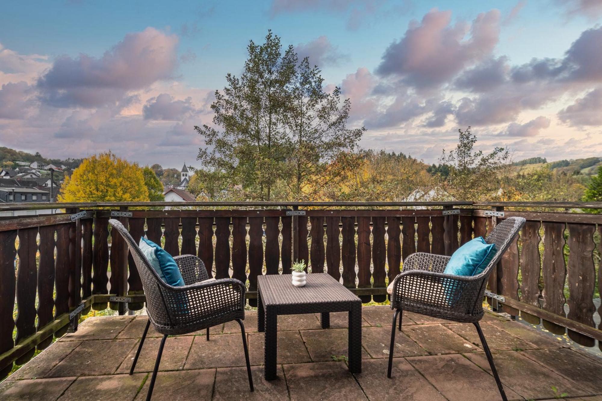 Apartment Balkon - *